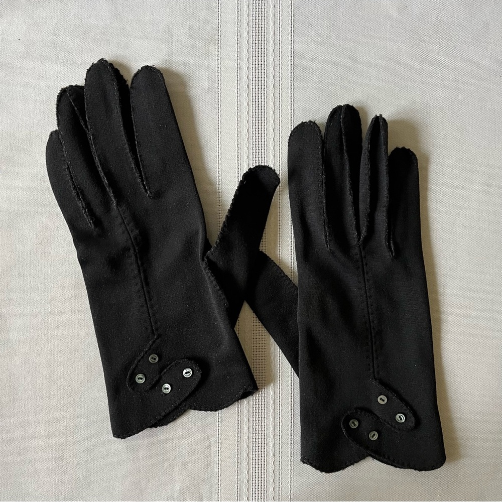 Vintage Women’s Gloves with Button Trim